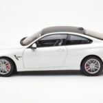 BMW M4 F82 Frozen Brilliant Hvid Paragon 1:18 PA-97101 - image 4 of 8