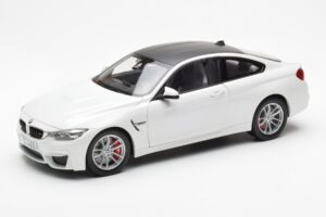 BMW M4 F82 Frozen Brilliant Hvid Paragon 1:18 PA-97101