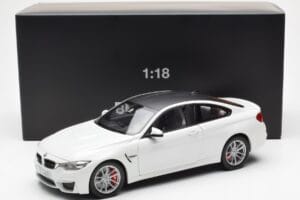 BMW M4 F82 Frozen Brilliant Hvid Paragon 1:18 PA-97101 Metal — billede 8 af 8