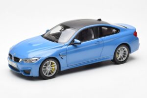 BMW M4 F82 Yas Marina Blå Paragon 1:18 PA-97102