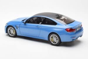 BMW M4 F82 Yas Marina Blå Paragon 1:18 PA-97102 Metal — billede 7 af 8