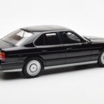 BMW M5 E34 Sort Otto 1:18 - image 2 of 6