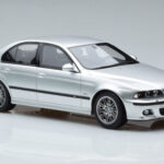 BMW M5 E39 Sølv Otto 1:18 - image 4 of 7