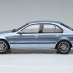 BMW M5 E39 Silverwater Blå Otto 1:18 - image 3 of 6