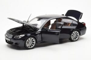 BMW M5 E60 Carbon Sort Kyosho 1:18 08593BK Metal — billede 2 af 8