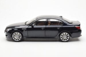 BMW M5 E60 Carbon Sort Kyosho 1:18 08593BK Metal — billede 4 af 8