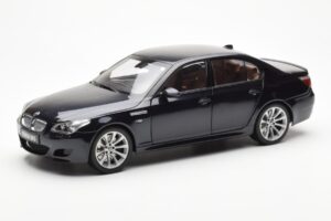 BMW M5 E60 Carbon Sort Kyosho 1:18 08593BK