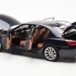 BMW M5 E60 Carbon Sort Kyosho 1:18 - image 5 of 8