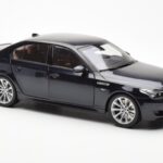 BMW M5 E60 Carbon Sort Kyosho 1:18 - image 6 of 8