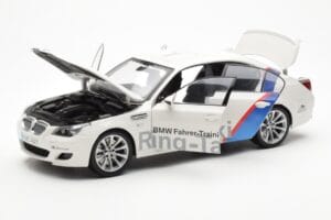 BMW M5 E60 Ring Taxi Nurburgring Kyosho 1:18 08593RT Metal — billede 2 af 8