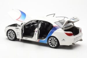 BMW M5 E60 Ring Taxi Nurburgring Kyosho 1:18 08593RT Metal — billede 5 af 8