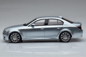 BMW M5 E60 Sølv Otto 1:18 OT426 Resin — billede 3 af 6