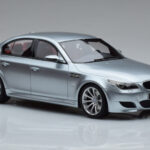 BMW M5 E60 Sølv Otto 1:18 - image 4 of 6