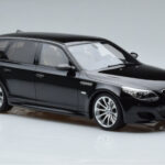 BMW M5 E61 Touring Sort Otto 1:18 - image 4 of 6