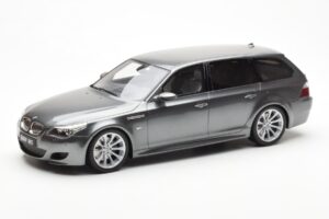 BMW M5 E61 Touring Grå Otto 1:18 OT189