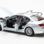 BMW M5 F10 Silverstone Sølv Paragon 1:18 80432186353 - image 5 of 8