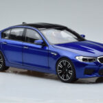 BMW M5 F90 Marina Bay Blå Norev 1:18 - image 5 of 7