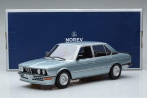 BMW M535i E12 Blå Norev 1:18 183269 Metal — billede 6 af 6