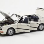 BMW M535i E28 Alpine Hvid AUTOart 1:18 - image 2 of 10