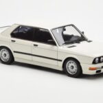BMW M535i E28 Alpine Hvid AUTOart 1:18 - image 6 of 10