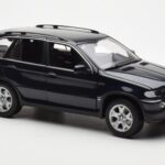BMW X5 4.4i E53 Mørk Blå Kyosho 1:18 - image 6 of 8