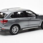 BMW X5 F15 Space Grå Paragon 1:18 80432318988 - image 3 of 8