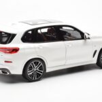 BMW X5 G05 Hvid Paragon 1:18 - image 3 of 8