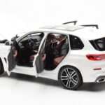 BMW X5 G05 Hvid Paragon 1:18 - image 5 of 8