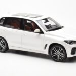 BMW X5 G05 Hvid Paragon 1:18 - image 6 of 8