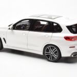 BMW X5 G05 Hvid Paragon 1:18 - image 7 of 8