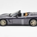Chevrolet Corvette C5 Cabriolet Lilla Perle Metallic UT Models 1:18 - image 3 of 6