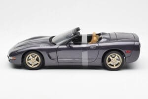 Chevrolet Corvette C5 Cabriolet Lilla Perle Metallic UT Models 1:18 21010 Metal — billede 3 af 6