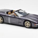 Chevrolet Corvette C5 Cabriolet Lilla Perle Metallic UT Models 1:18 - image 4 of 6