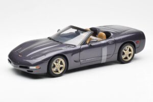 Chevrolet Corvette C5 Cabriolet Lilla Perle Metallic UT Models 1:18