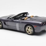 Chevrolet Corvette C5 Cabriolet Lilla Perle Metallic UT Models 1:18 - image 5 of 6