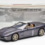 Chevrolet Corvette C5 Cabriolet Lilla Perle Metallic UT Models 1:18 - image 6 of 6