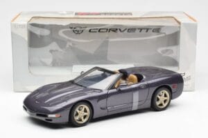 Chevrolet Corvette C5 Cabriolet Lilla Perle Metallic UT Models 1:18 21010 Metal — billede 6 af 6