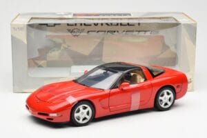 Chevrolet Corvette C5 Hardtop Rød UT Models 1:18 21041 Metal — billede 6 af 6