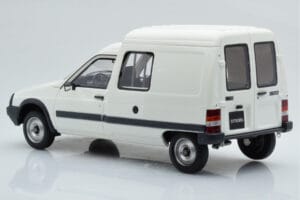 Citroen C15 E Hvid Otto 1:18 OT956B Resin — billede 4 af 6