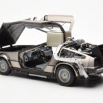 DeLorean DMC-12 Time Machine Back to the Future Sølv Sun Star 1:18 - image 7 of 8