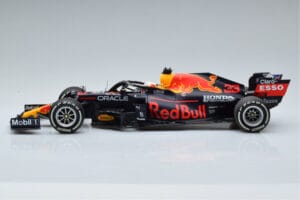 Red Bull Racing RB16B #33 M. Verstappen Abu Dhabi GP F1 World Champion 2021 Minichamps 1:18 110212333 Metal — billede 3 af 6