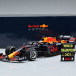 Red Bull Racing RB16B #33 M. Verstappen Abu Dhabi GP F1 World Champion 2021 Minichamps 1:18 - image 6 of 6
