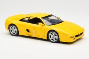 Ferrari F355 Berlinetta Gul UT Models 1:18 180074021 Metal — billede 4 af 6