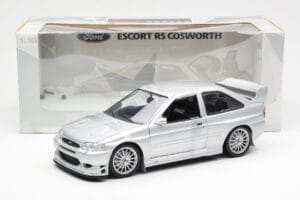 Ford Escort RS Cosworth Gadebil Sølv UT Models 1:18 22706 Metal — billede 2 af 6