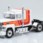 Ford LTL 9000 Hvid Rød Orange IXO 1:43