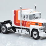 Ford LTL 9000 Hvid Rød Orange IXO 1:43 - image 3 of 5