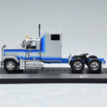 GMC General Sølv IXO 1:43 TR079 - image 3 of 6