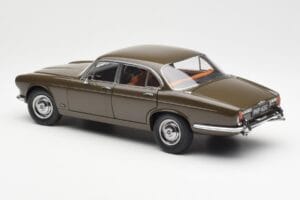 Jaguar XJ6 Series 1 4.2 Sable Brun Paragon 1:18 2011004 Metal — billede 7 af 8