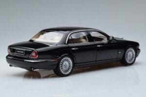 Jaguar XJ6 X350 Ebony Sort Almost Real 1:18 810501 Metal — billede 3 af 11