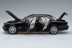 Jaguar XJ6 X350 Ebony Sort Almost Real 1:18 810501 Metal — billede 4 af 11
